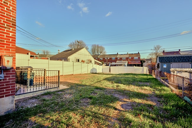 Building Photo - 1421 Hopewell Ave