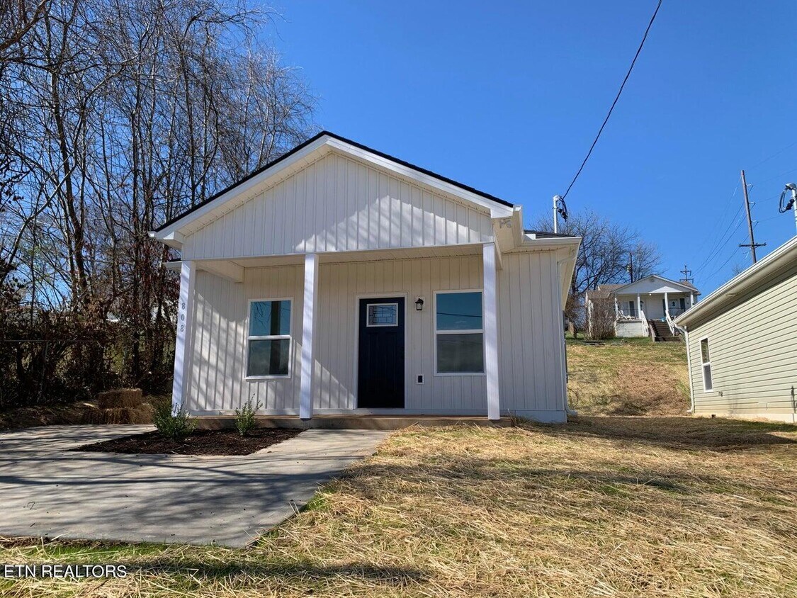 Primary Photo - 808 W Oak Hill Ave