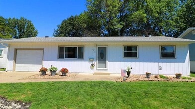 Building Photo - 1247 Doreen Ave