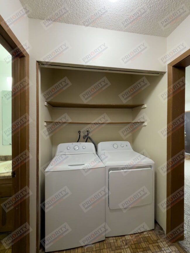 Building Photo - Ealges Nest Apartments