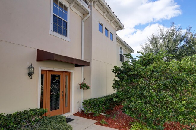 Foto del edificio - 3 Bed 2.5 Bath Townhome in Gorgeous Gated ...