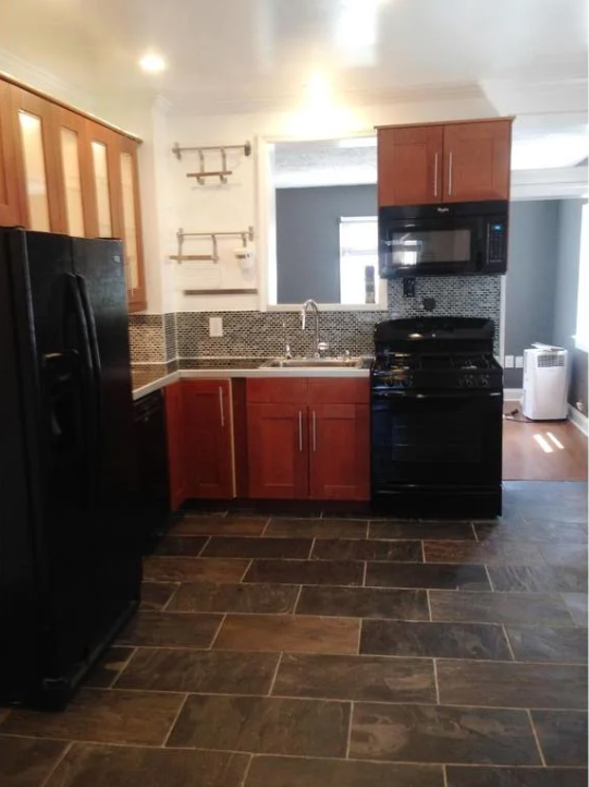 Building Photo - 417 Leverington Ave