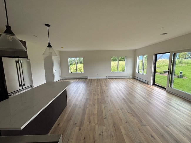 Building Photo - 328 Golf Course Rd
