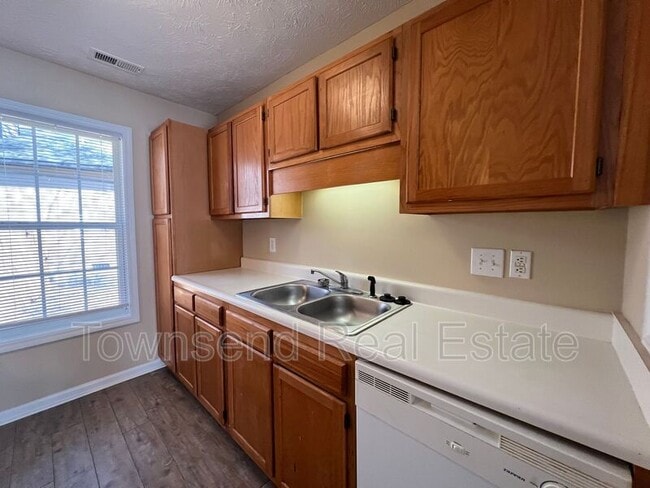 Foto del edificio - 566 Crooked Creek Ct