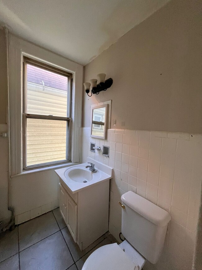 Building Photo - 76 Pearsall Ave