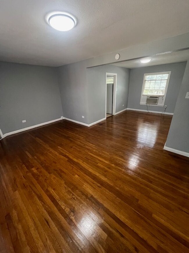 Building Photo - 3412 W Brookview Dr