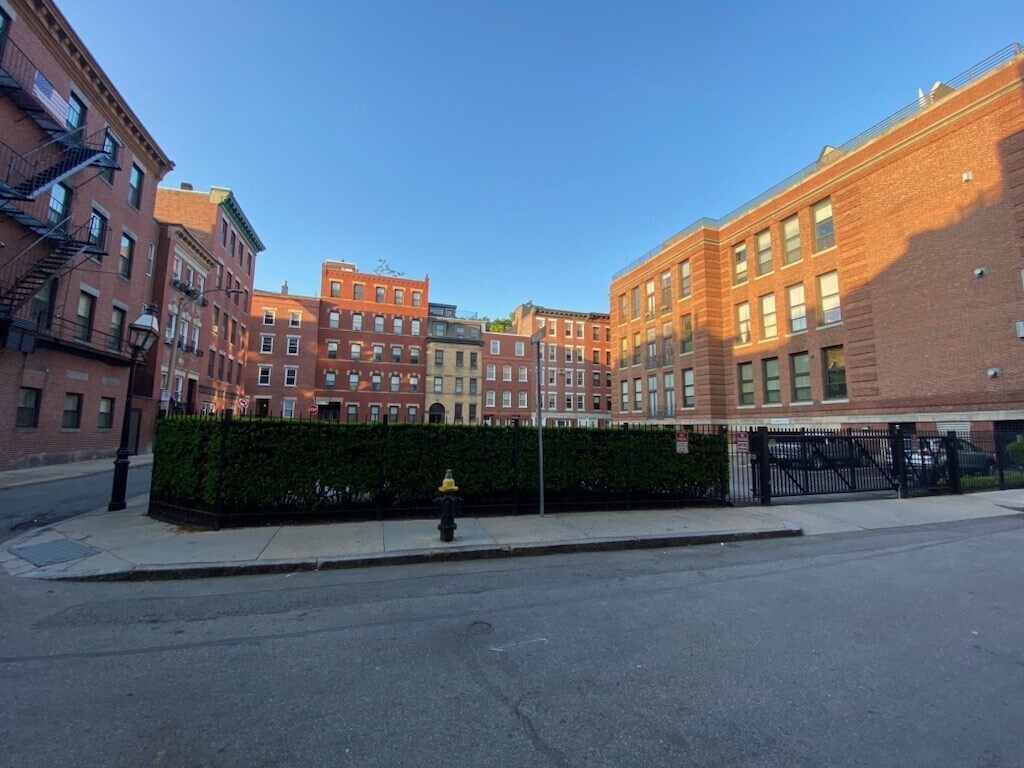 Building Photo - 34 N Bennet St