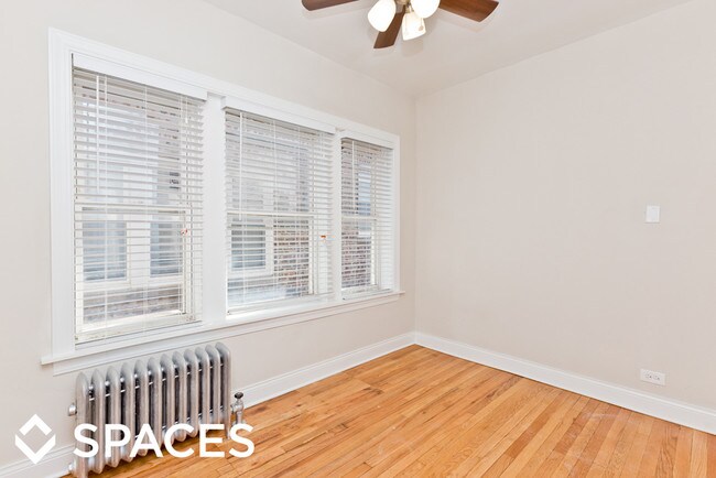 Foto del edificio - 3137 W Lawrence Ave