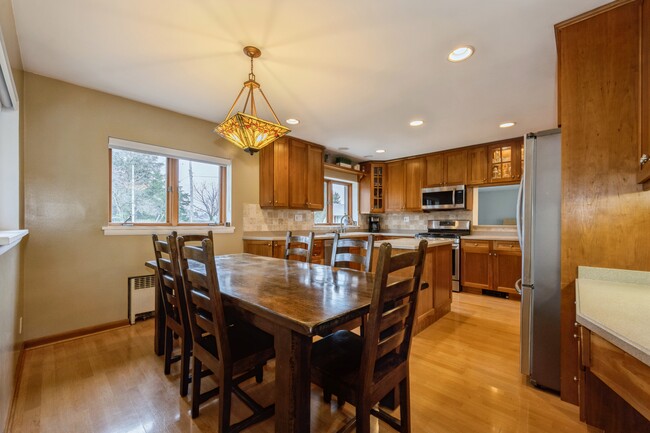 Eat in kitchen - 316 Iroquois Ave