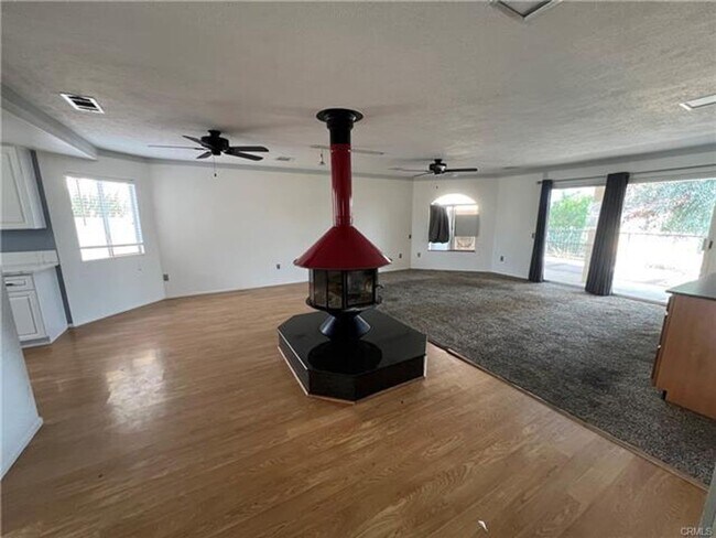 Foto del edificio - Beautiful single story Canyon Lake Home