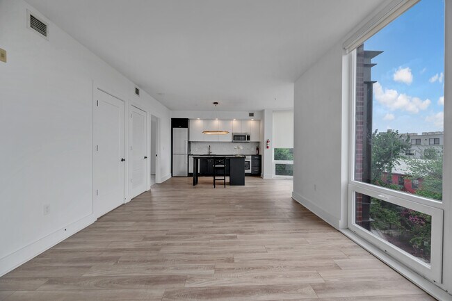 Foto del edificio - 801 Virginia Ave SE