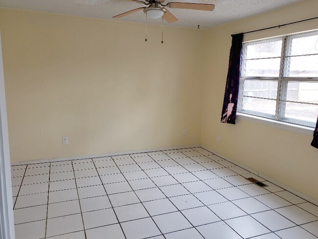 Building Photo - 4109 S Juniper Ave