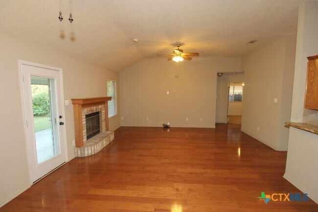 Foto del edificio - 924 Northern Dancer Dr