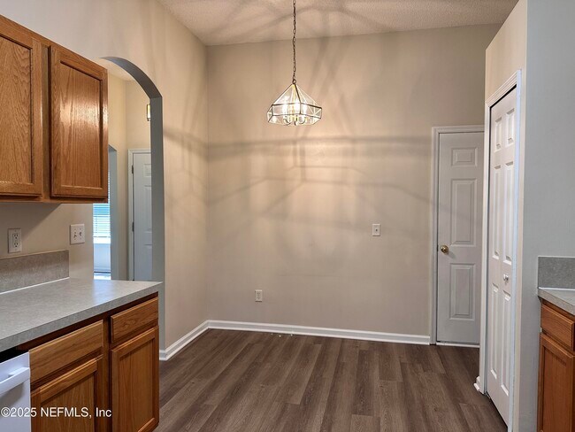 Foto del edificio - 7925 Collins Bay Ct
