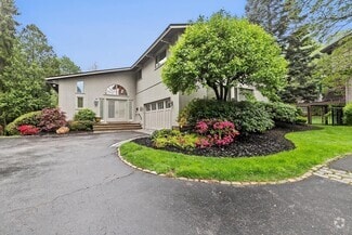 Building Photo - 25 Laurus Ln