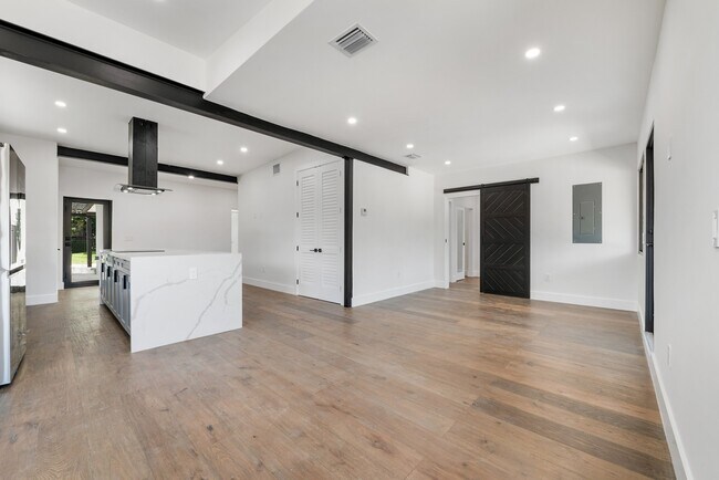 Building Photo - 5885 SW 19th St