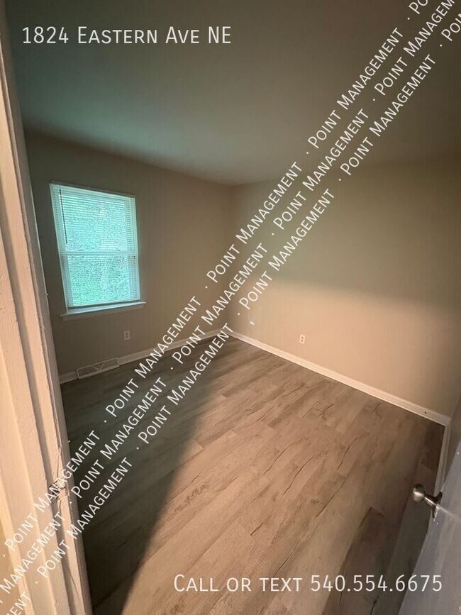 Foto del edificio - 1824 Eastern Ave NE