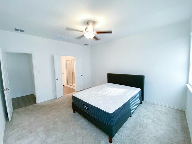 Building Photo - 11452 White River Dr