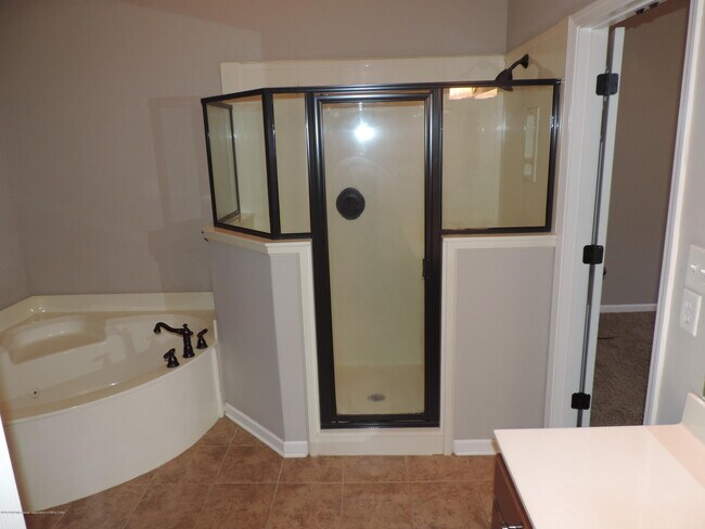 Building Photo - 5784 Bedford Loop E