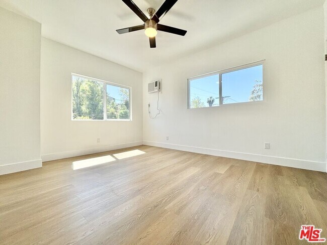 Building Photo - 327 S Ave 59