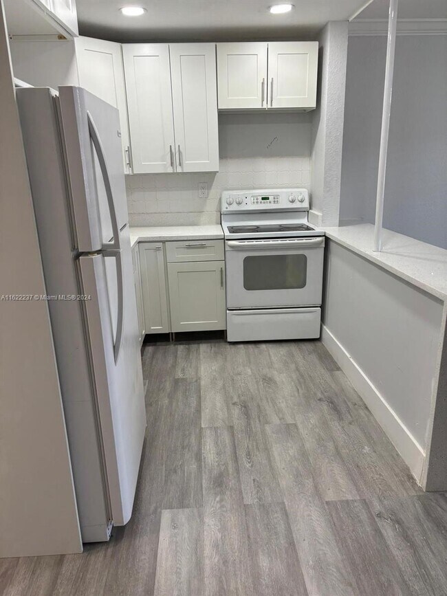 Foto del edificio - 505 NW 177th St