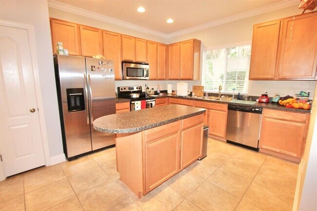 Building Photo - 2569 River Landing Dr