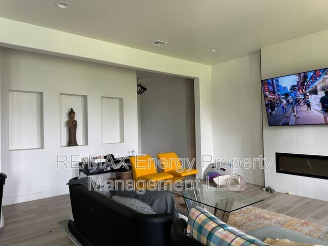 Building Photo - 5001 SW 128th Ct