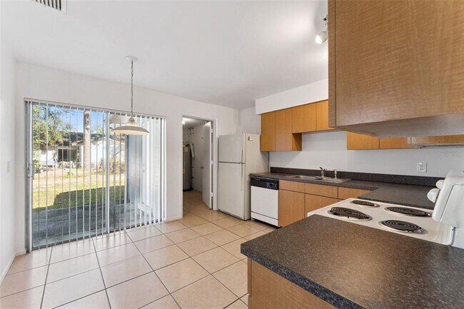 Foto del edificio - 8137 Parrot Dr