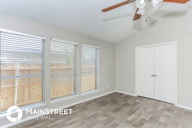 Building Photo - 5725 Northfield Dr