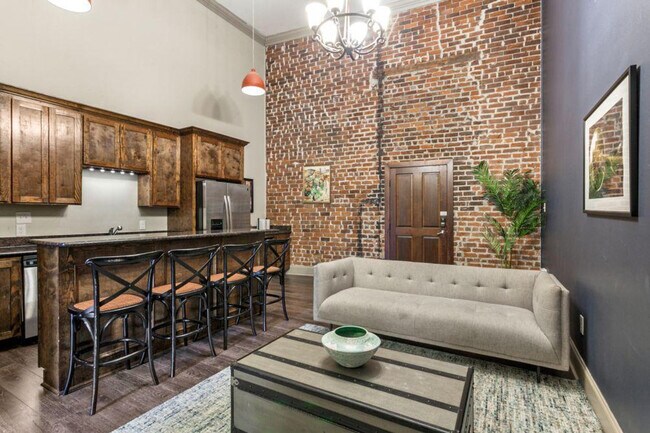 Building Photo - 828 Gravier St