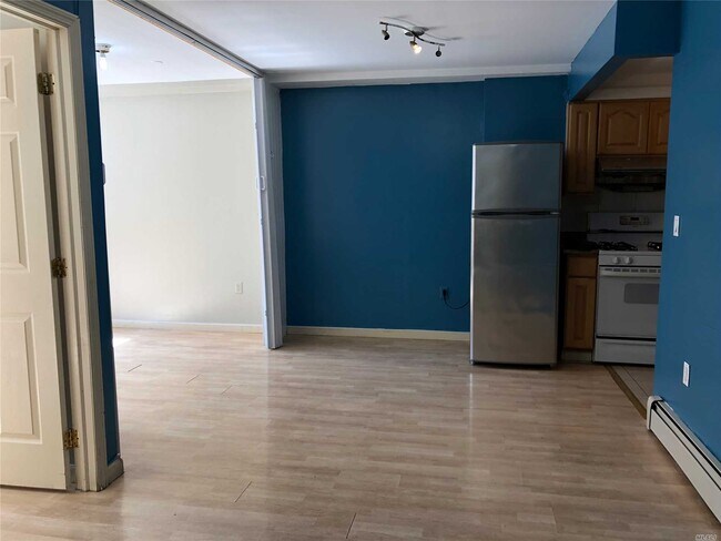 Foto del edificio - 43-24 Robinson St