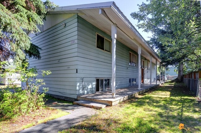 Building Photo - 1121 Latouche St