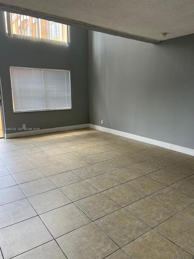 Foto del edificio - 18051 NW 68th Ave