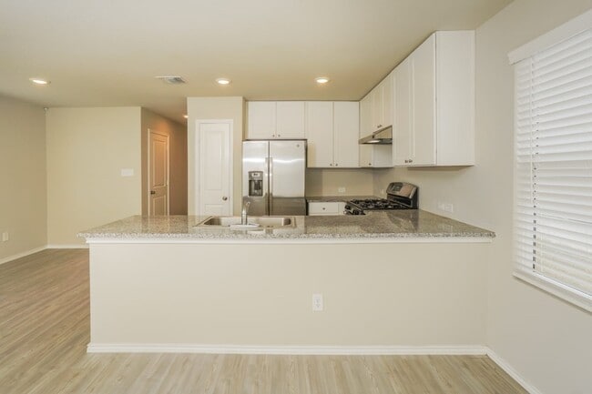 Foto del edificio - 5410 Verdugos Pl