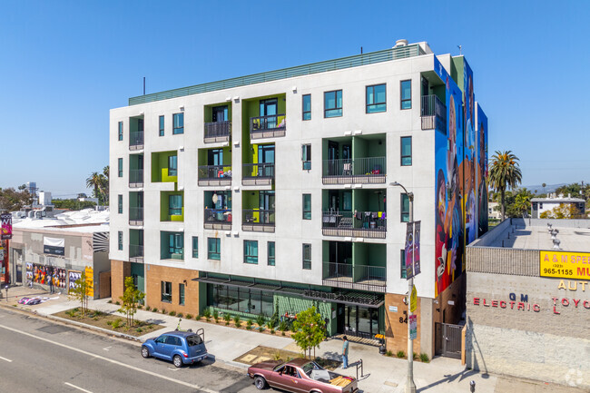 Alt Building - The Pointe on La Brea