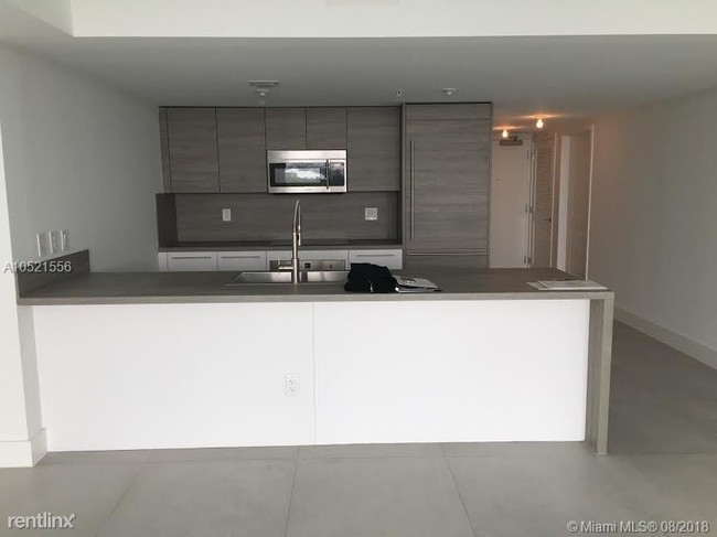 Foto del edificio - 4000 Sunny Isles Blvd
