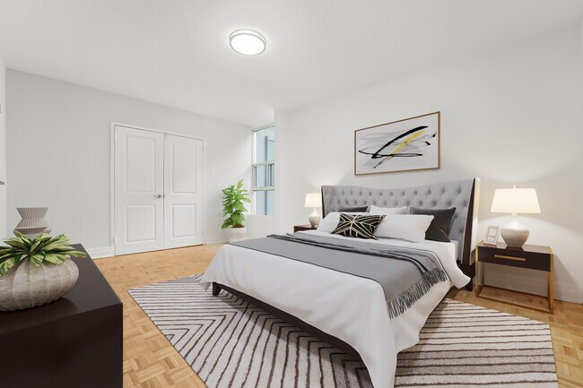 Photo du bâtiment - Large, Bright, Renovated 3 BD in PRIME Etobicoke!