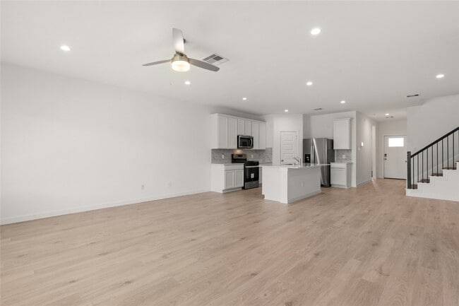 Building Photo - 31711 Farlam Farms Trl