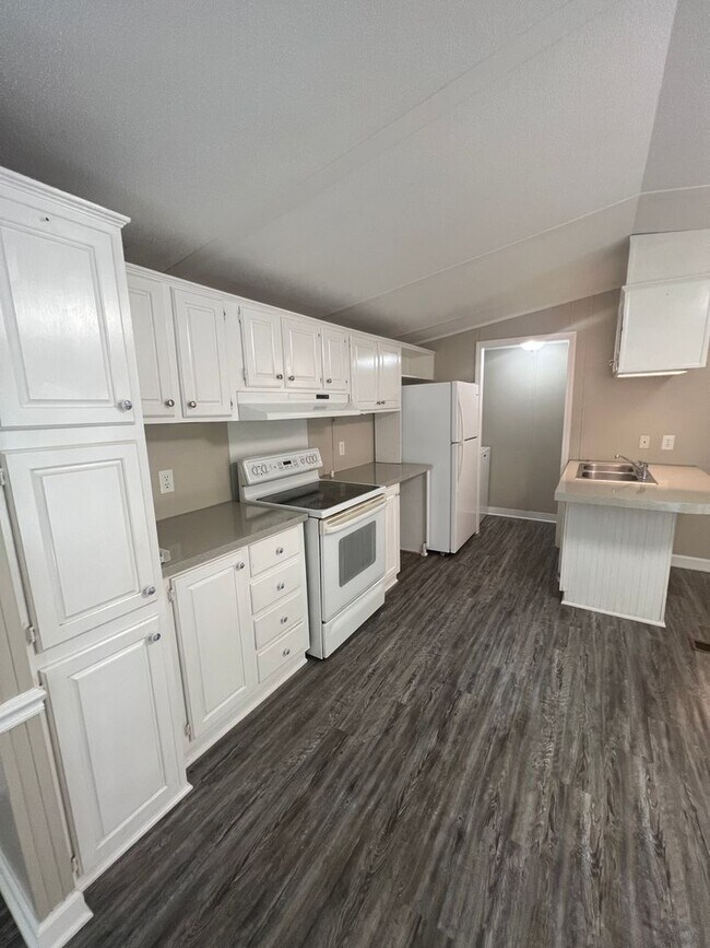 Building Photo - 3 Bedroom/2 Bathroom Modular Home for Rent