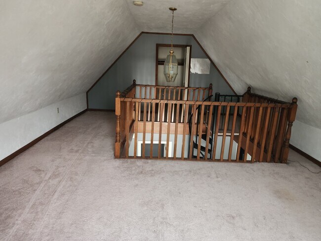 Loft bedroom, walk in closet - 985 Mammoth Rd