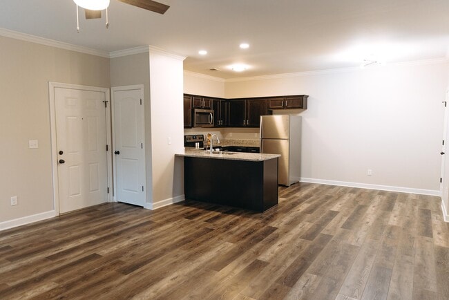 Building Photo - Laurel Ridge