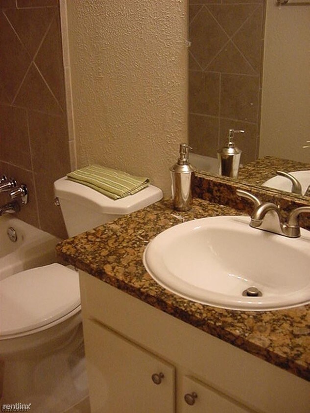 Foto principal - 2316 N Garrett Ave