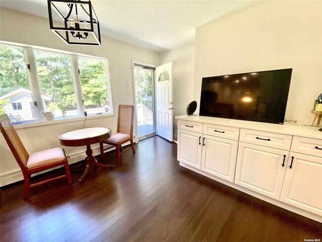 Building Photo - 30 Hillcrest Dr