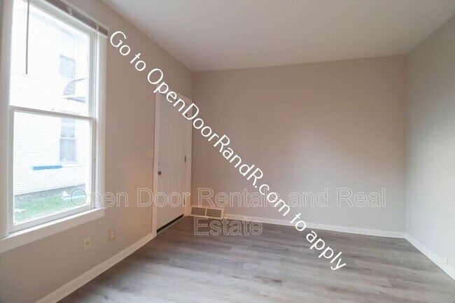 Building Photo - 1030 Columbia Ave
