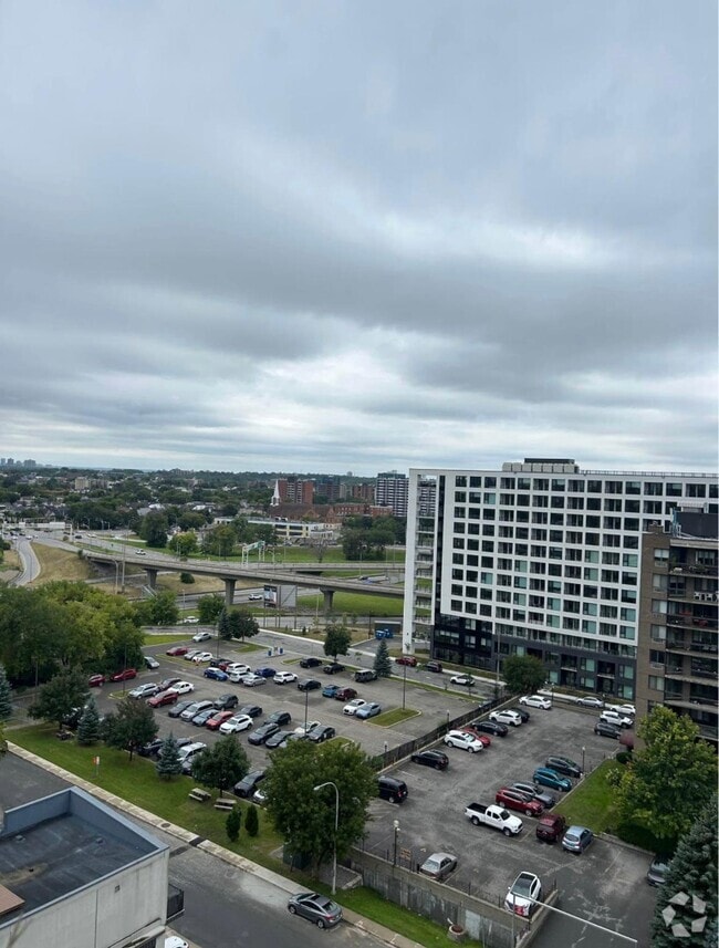 Building Photo - 285 Laurier St