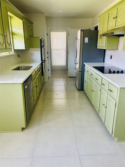 Building Photo - 913 Lake Meadows Dr