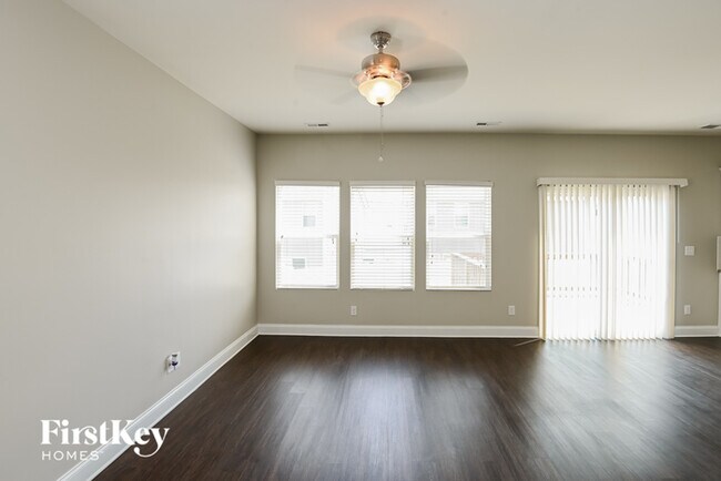 Foto del edificio - 9029 Evans Woods Dr