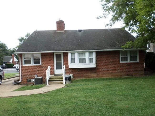 Foto del edificio - Great house very close to JMU!