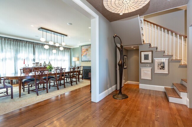 Foto del edificio - HUGE 5BR/6.5BA Renovated Pacific Heights G...