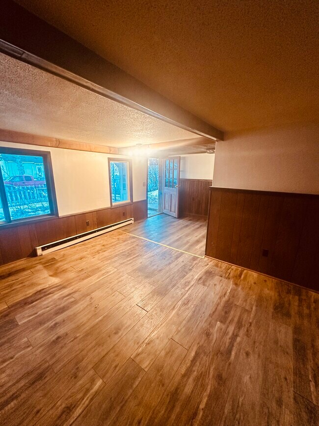 Foto del edificio - 1995 Cottage Ave E